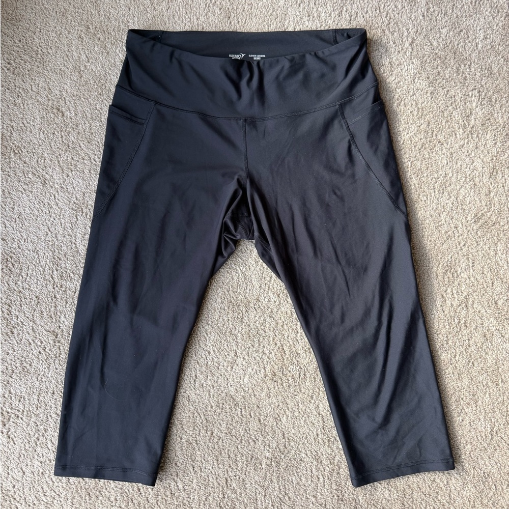 Old Navy Black Elevate Leggings (cropped)